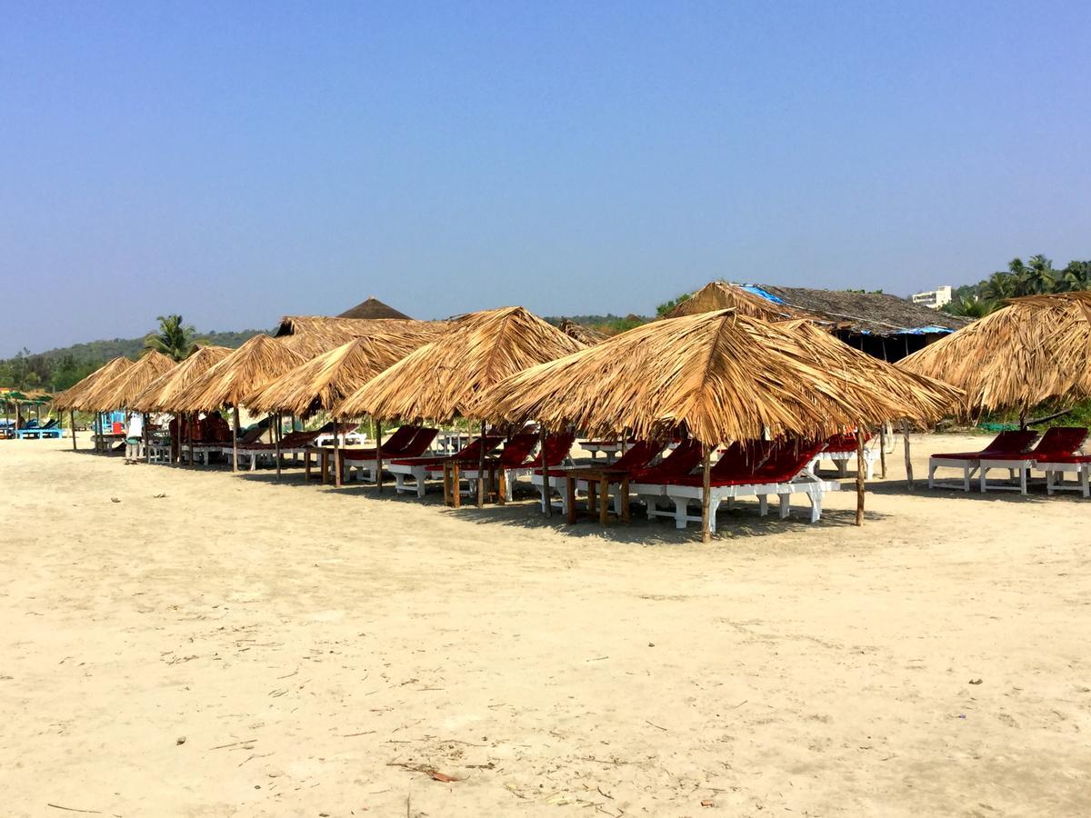 Morjim Queen Beach Resort Bagian luar foto