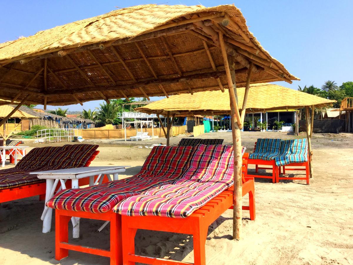 Morjim Queen Beach Resort Bagian luar foto