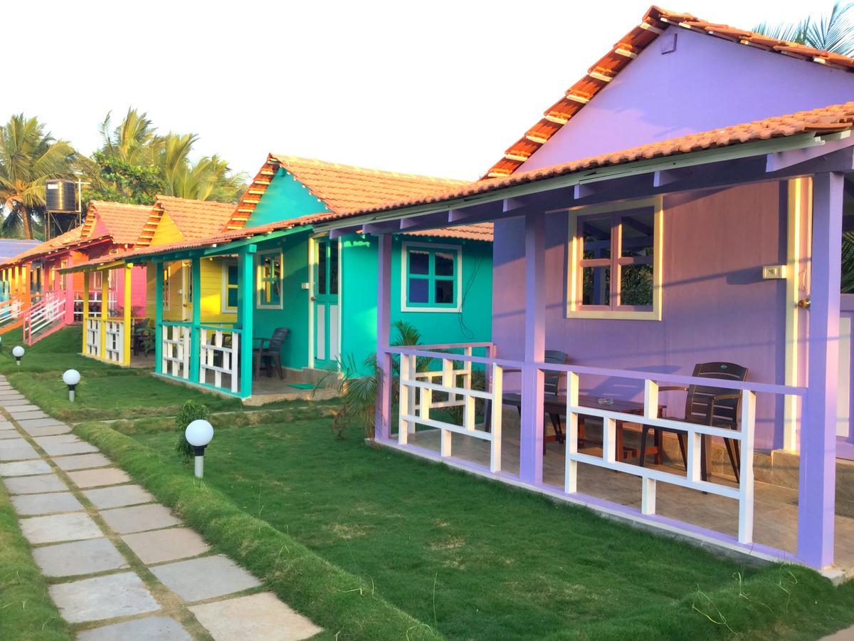Morjim Queen Beach Resort Bagian luar foto