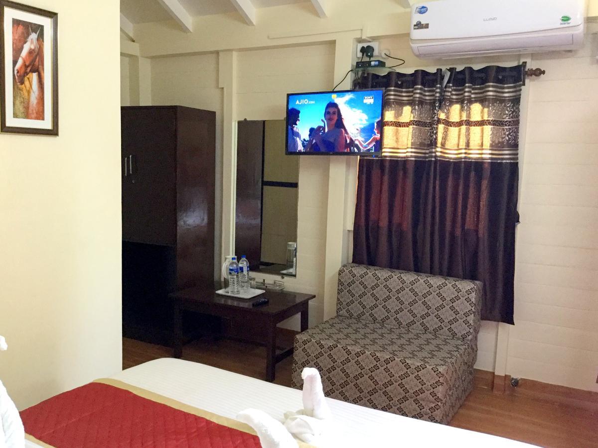 Morjim Queen Beach Resort Bagian luar foto