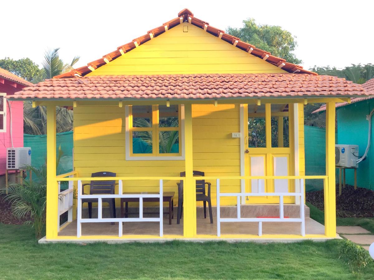 Morjim Queen Beach Resort Bagian luar foto