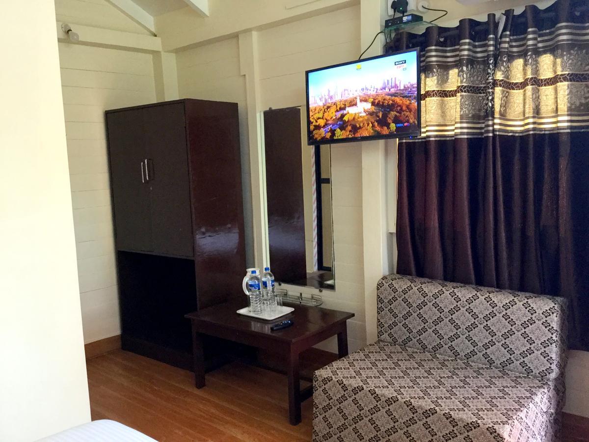 Morjim Queen Beach Resort Bagian luar foto