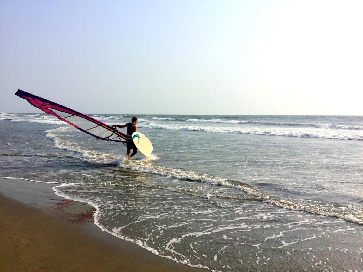 Morjim Queen Beach Resort Bagian luar foto