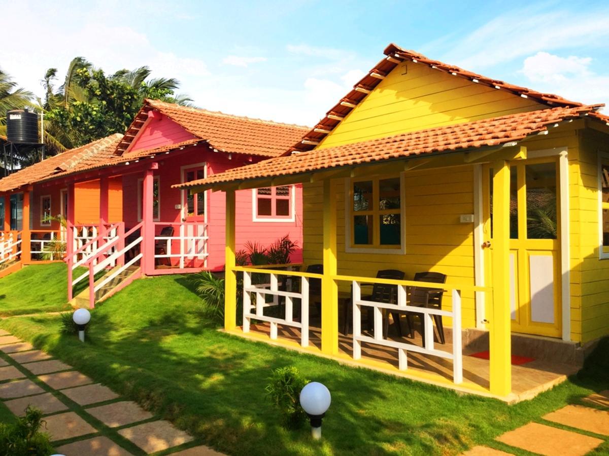 Morjim Queen Beach Resort Bagian luar foto