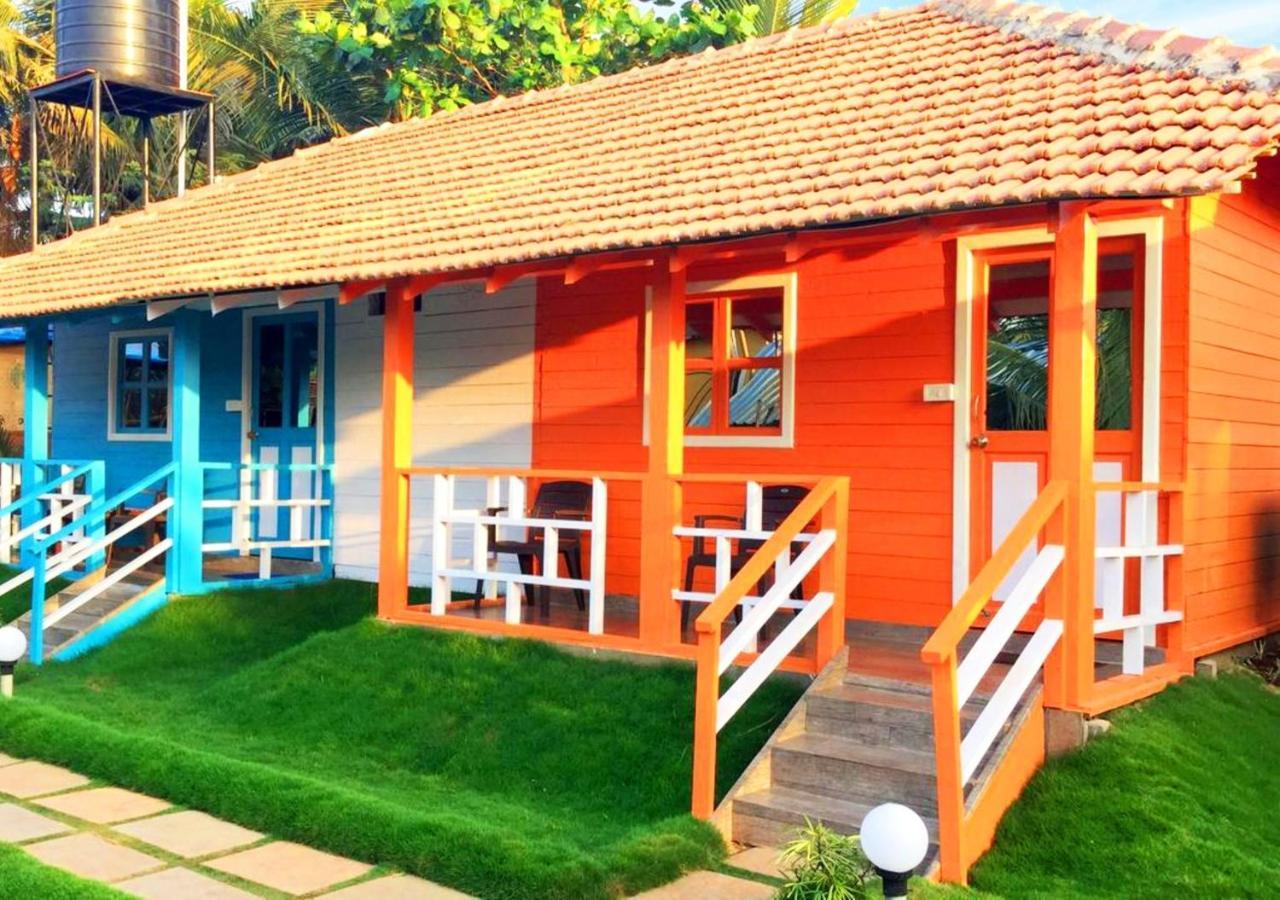 Morjim Queen Beach Resort Bagian luar foto