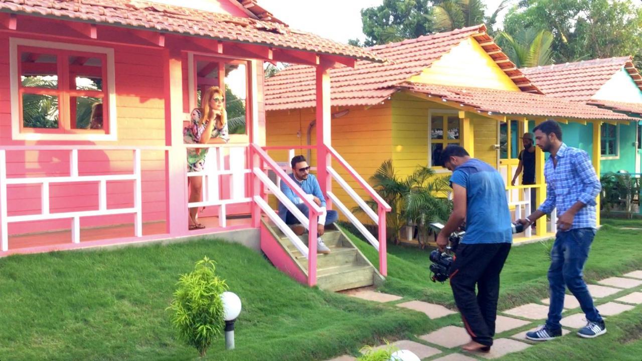 Morjim Queen Beach Resort Bagian luar foto