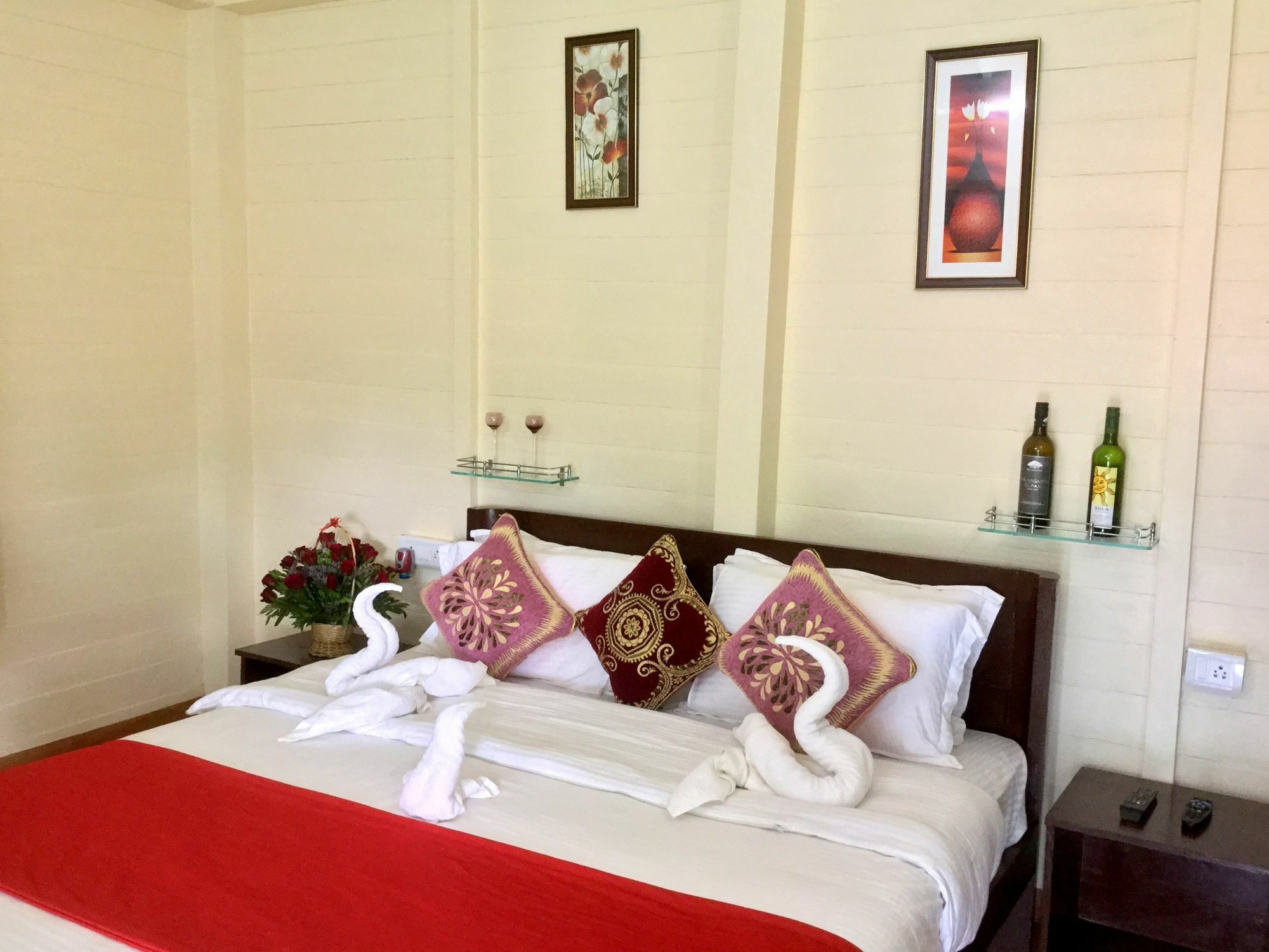 Morjim Queen Beach Resort Bagian luar foto