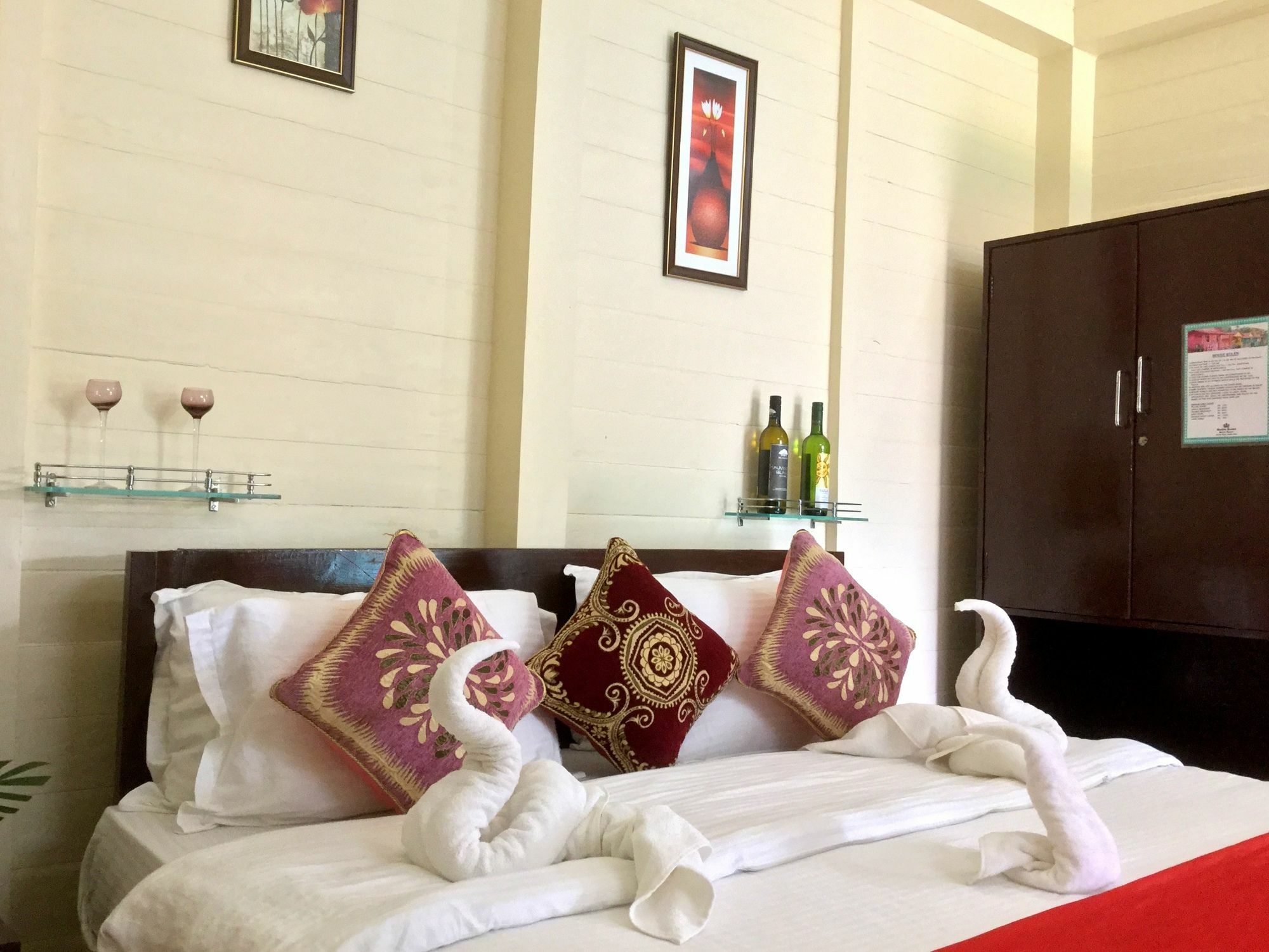 Morjim Queen Beach Resort Bagian luar foto